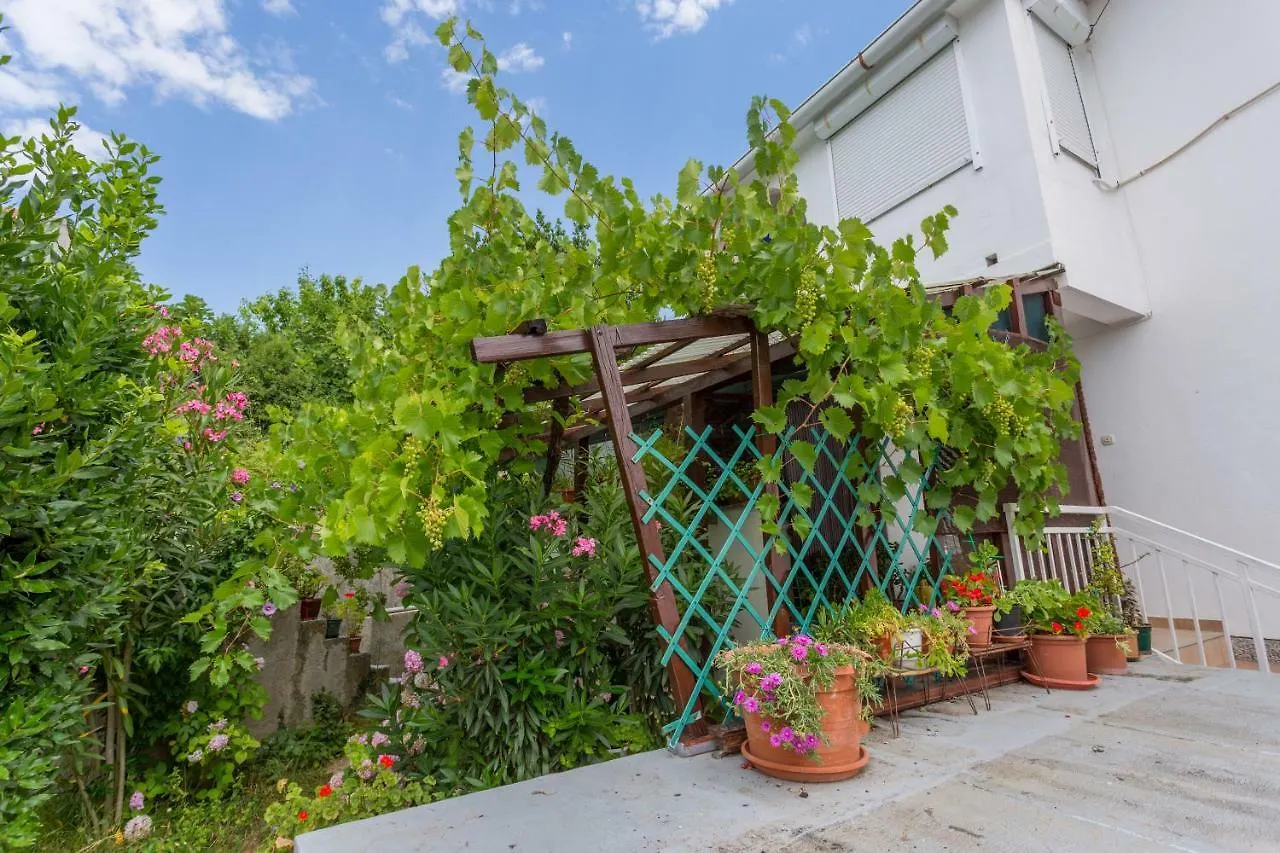 Studio Apartments Gilda Baška