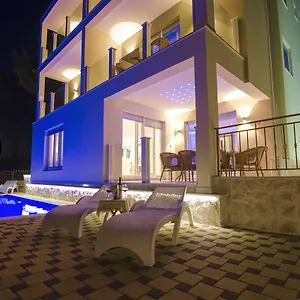 Villa Luxury Star Lights - Heated Pool, Hot Tub, Gym, Billiard